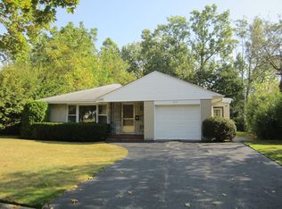 255 Riverside Dr, Northfield, IL 60093