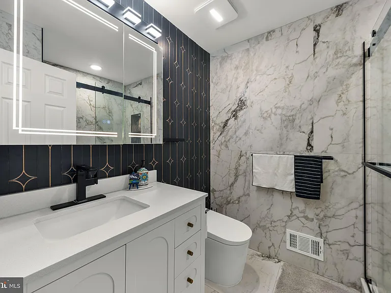 8 Henry Ct — Photo 19