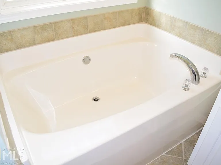 35 Bedford Park Dr — Photo 14
