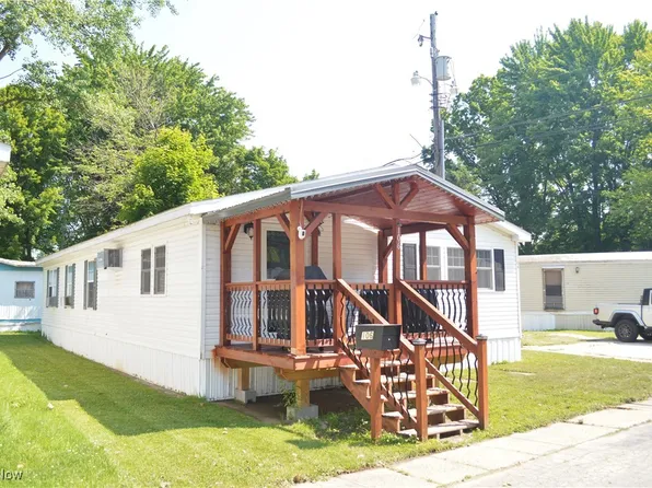 106 Cypress Blvd, Madison, OH 44057