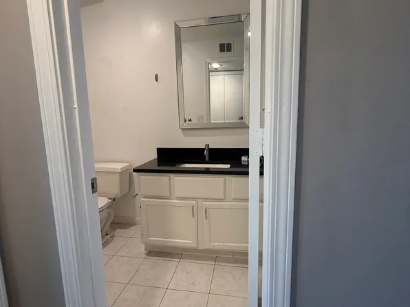 11110 Nieman Rd APT 302, Overland Park, KS 66210