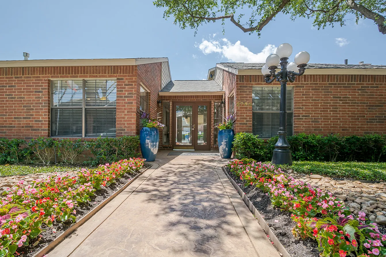 Amberly Village Townhomes — Photo 2