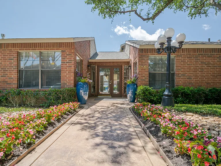 Amberly Village Townhomes — Photo 2