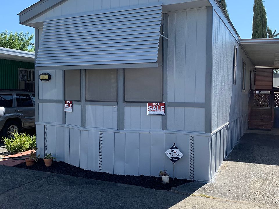 2nd image of 2110 Helm Ave Spc 19