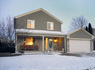 22839 Fox Chase Ln, Brownstown, MI 48134