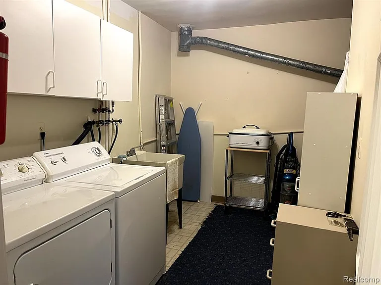 42160 Woodward Ave #8 — Photo 11