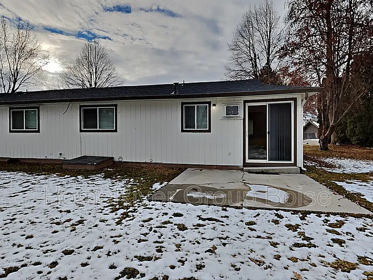 106 N Homedale Ave — Photo 12