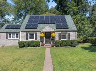 27 Crane Rd N, Stamford, CT 06902