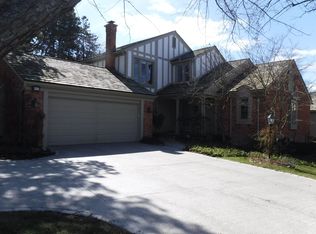 3950 Maple Hill St W, West Bloomfield, MI 48323