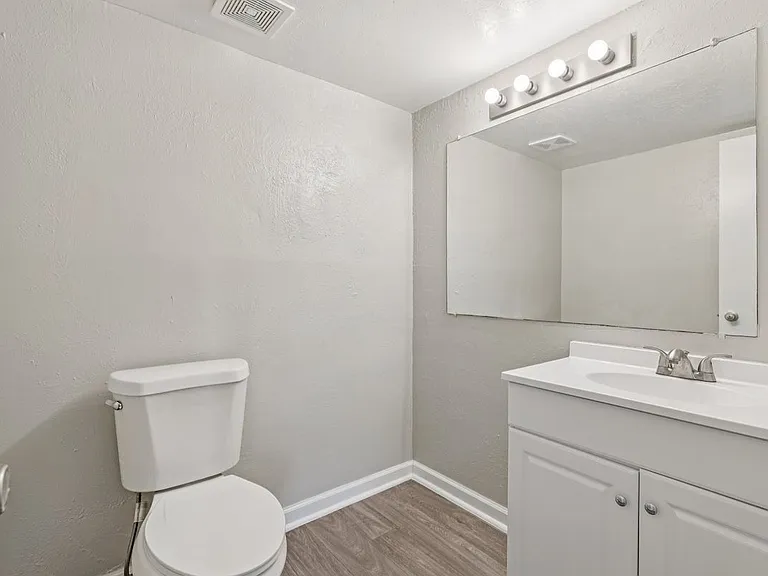 Winford Place Apartments — Photo 49