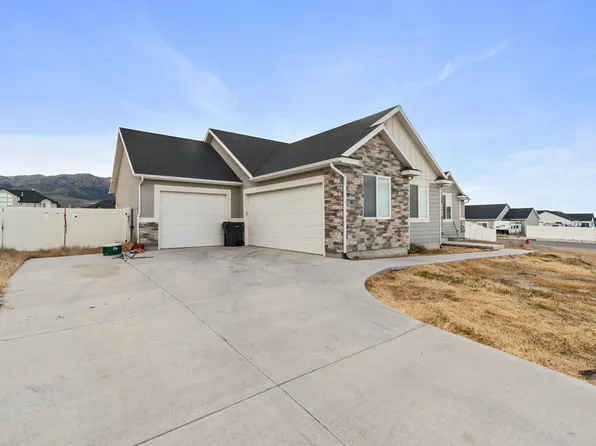 8 S Cherry Wood Ln, Grantsville, UT 84029