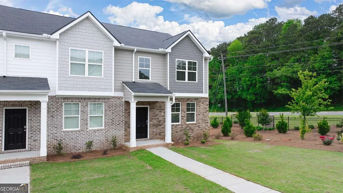 1019 Cades Walk photo 1