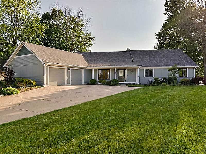Exterior Front. Don t let the simpleness of this front view cause you to stop looking, This lovely home has been nicely updated, offers an open floor plan for entertaining and has great access to Morse. See more pictures on tourfactory.com/923166