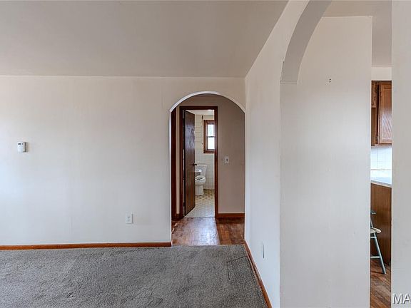 4th image of 922 Oak Lane Dr