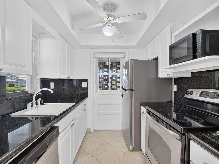 300 NW 42nd St — Photo 32