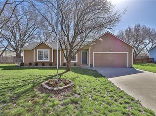 8235 Kaw Ave, De Soto, KS 66018