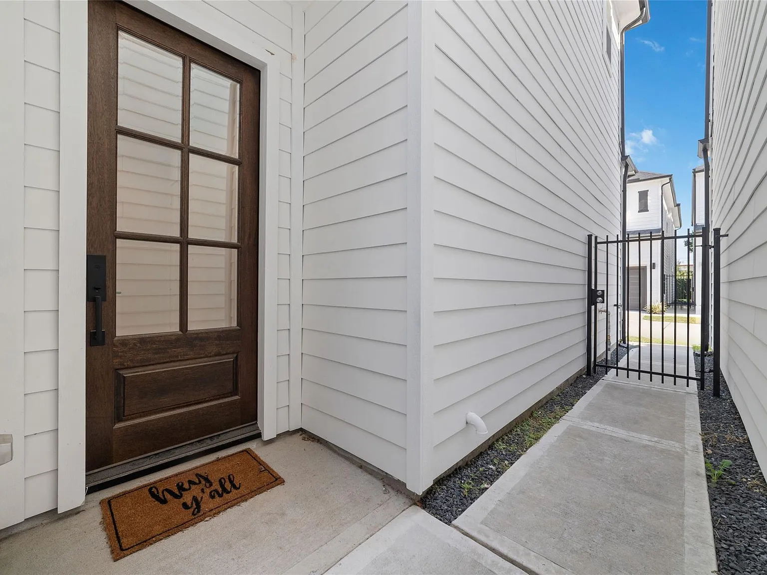 3 bed, 3.5 bath, 1786 sqft, $2,600 — Photo 4
