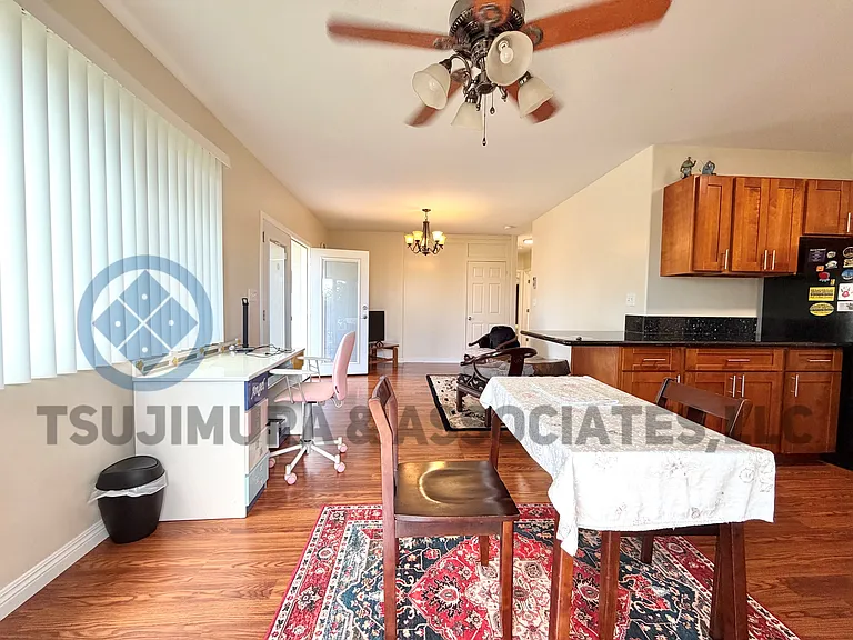 2323 E Manoa Rd — Photo 4