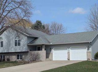 2234 Northridge Dr, North Mankato, MN 56003
