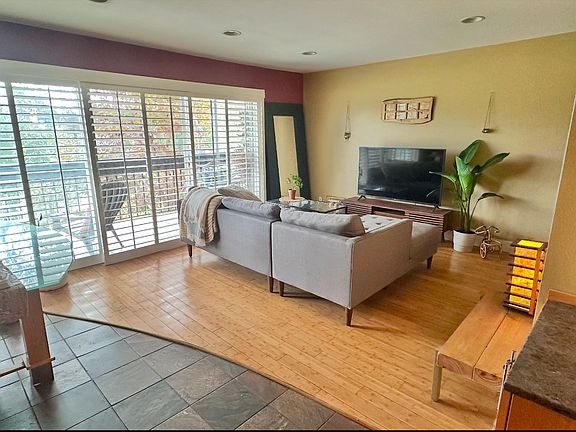 2nd image of 1061 Park Ave Unit 305