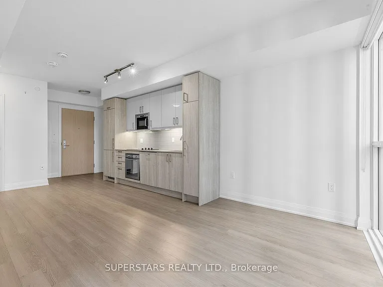 77 Mutual St #611 — Photo 8