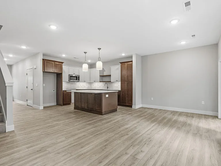 2175 W Parkview Ave — Photo 13