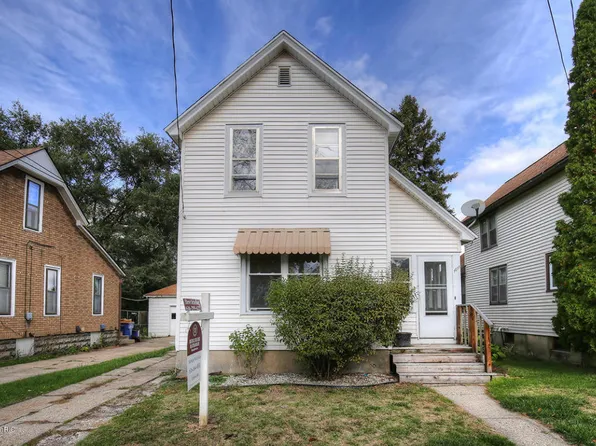 1011 Crosby St NW, Grand Rapids, MI 49504