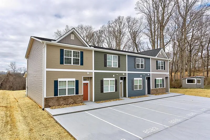 2 bed, 2.5 bath, 1296 sqft, $1,650 — Photo 2