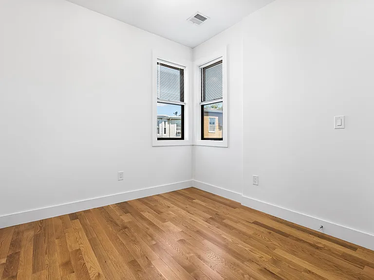 181 Bennington St #4 — Photo 9