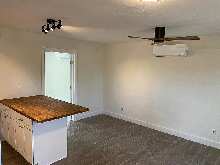 121 W Washington Ave #2 — Photo 3