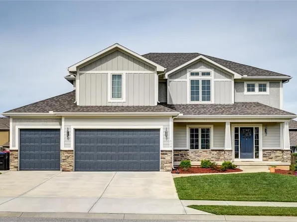 520 NE Hidden View Ln, Lees Summit, MO 64086