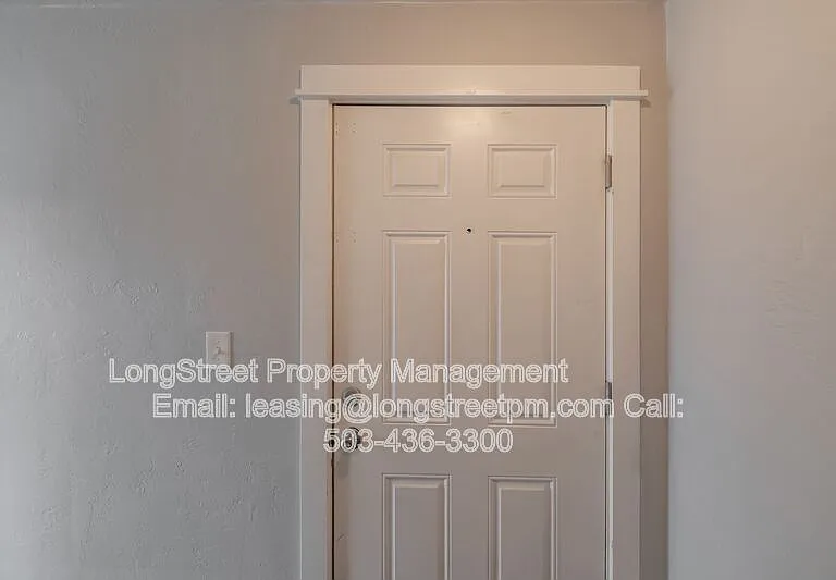208 5th Ave SE #208 — Photo 4
