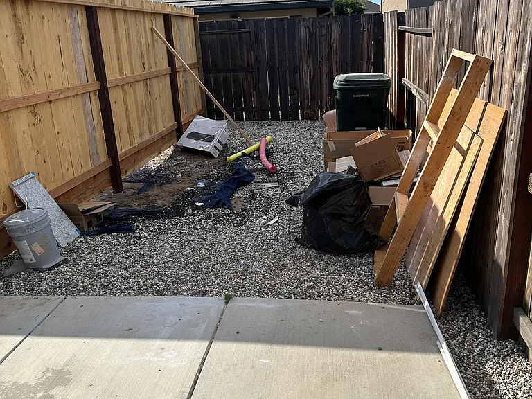 Area to sit, bbq, tables, etc etc