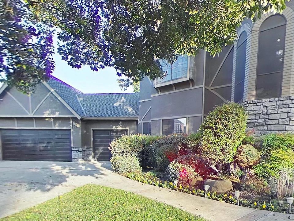 2nd image of 2400 Chianti Cir