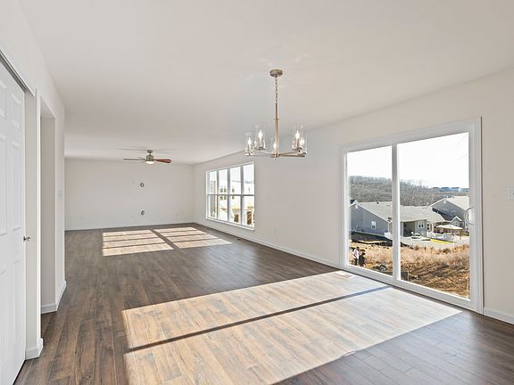 4th image of 1080 Miremont Dr