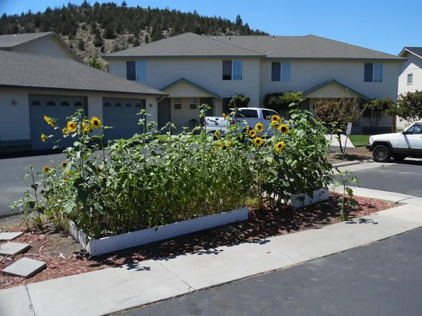 1948 NE Sams Loop APT 1, Bend, OR 97701