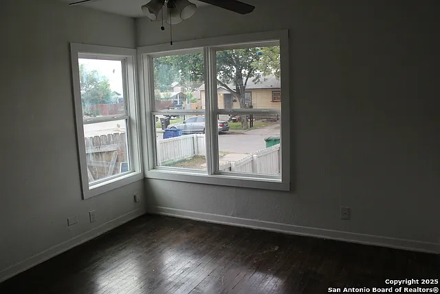 2 bed, 1.0 bath, 828 sqft, $1,350 — Photo 3