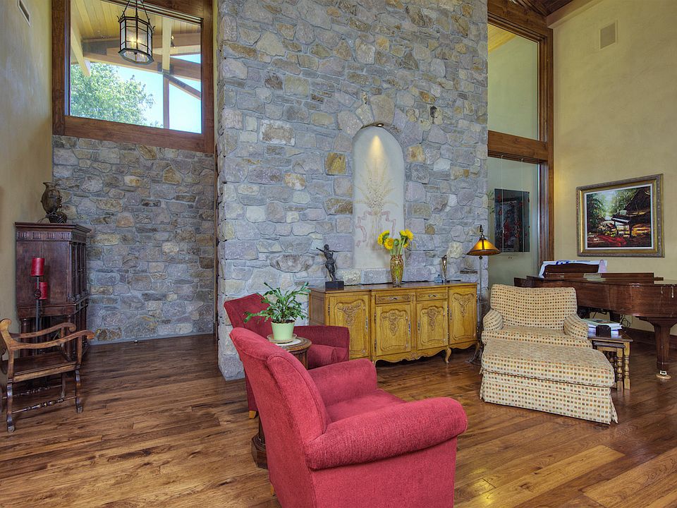 1st image of 1023 Bell Ln