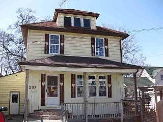 2nd image of 209 N Shiawassee St