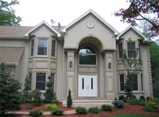 16 Parker Rd, Edison, NJ 08820