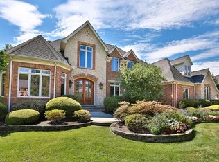 17370 Lookout Dr, Chagrin Falls, OH 44023
