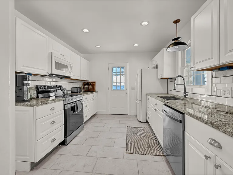 5 Main Dr — Photo 14