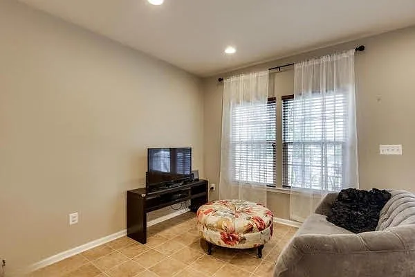 8609 Enoch Pratt Dr — Photo 4