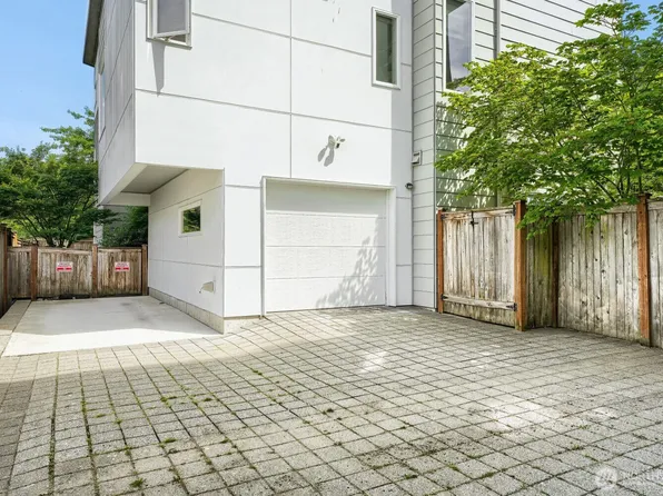 6533 34th Avenue SW #B, Seattle, WA 98126