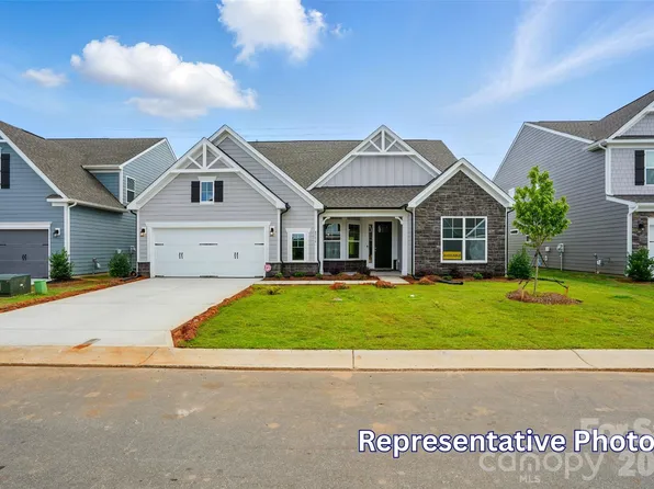 8699 Acadia Pkwy, Sherrills Ford, NC 28673