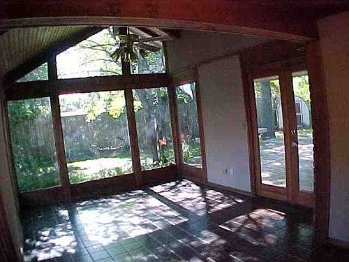 4th image of 2715 S Mar Vista St