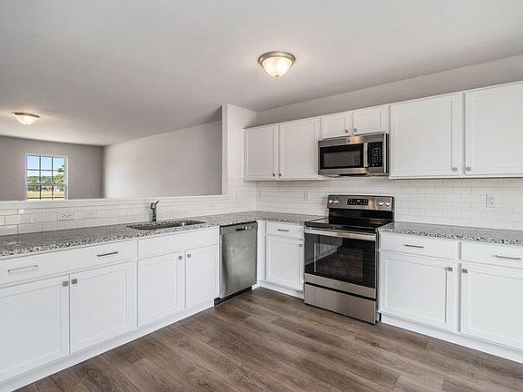 5th image of 47449 Silver Oaks W