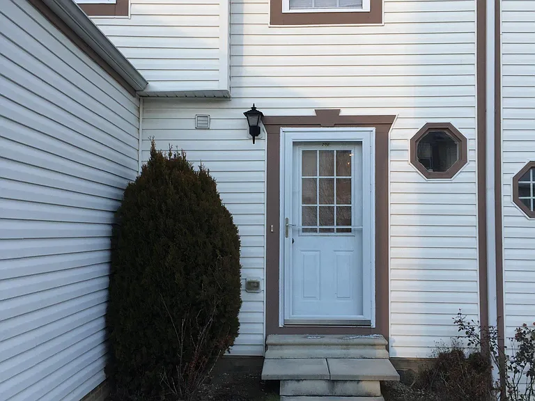 202 Pine Valley Dr — Photo 1