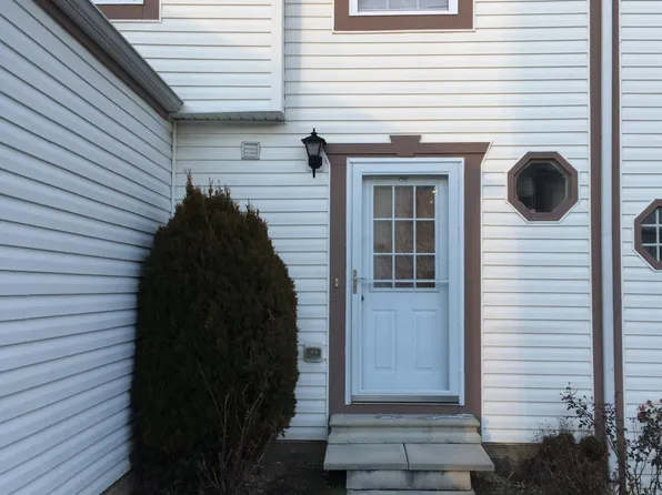 202 Pine Valley Dr, Imperial, PA 15126