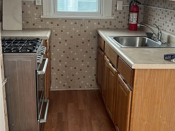 5th image of 365 Harding Ave Floor 1